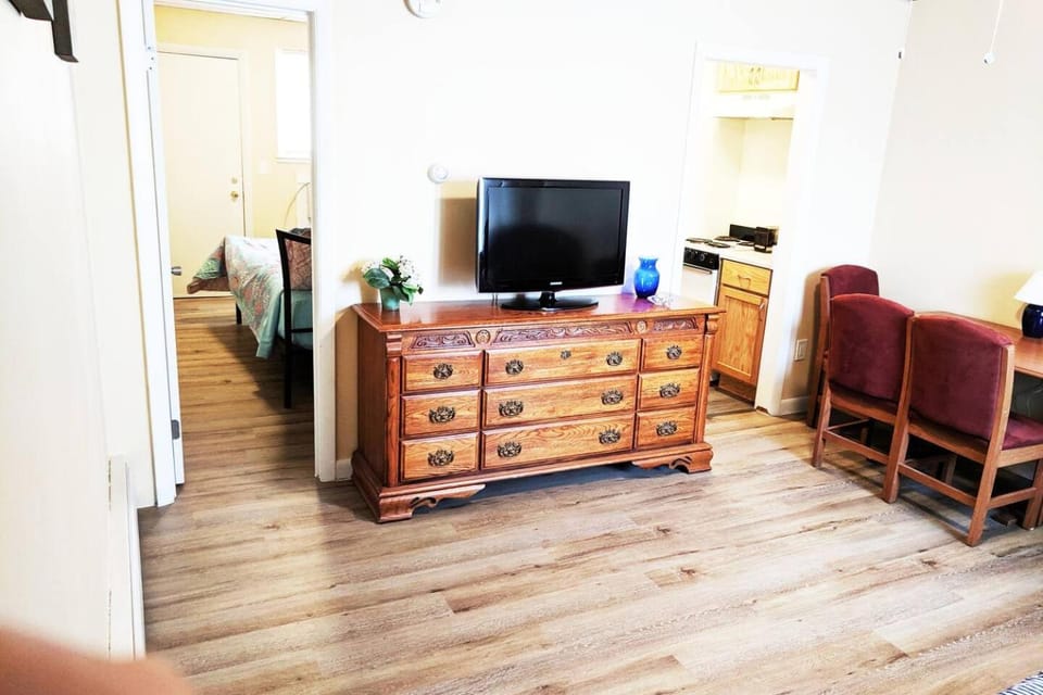 300 steps to the Beach Pet Friendly Free Parking House in Old Orchard Beach