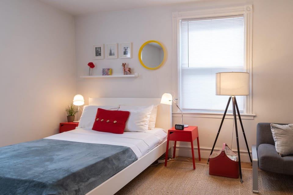 Superior Queen Bed & Fulton Bed Vacation rental in Mount Vernon