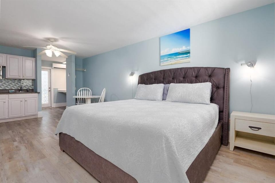 -Surf City- Lazy Wave Lodge Motel-Pet Friendly Apartment in Surf City