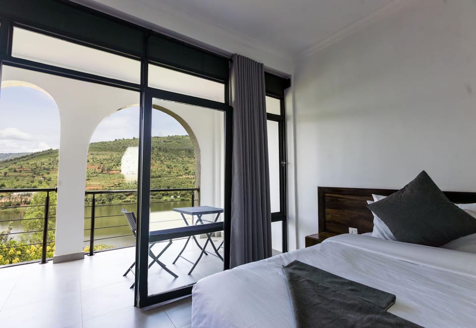 Bed, View (from property/room), Balcony/Terrace, Bedroom, Mountain view