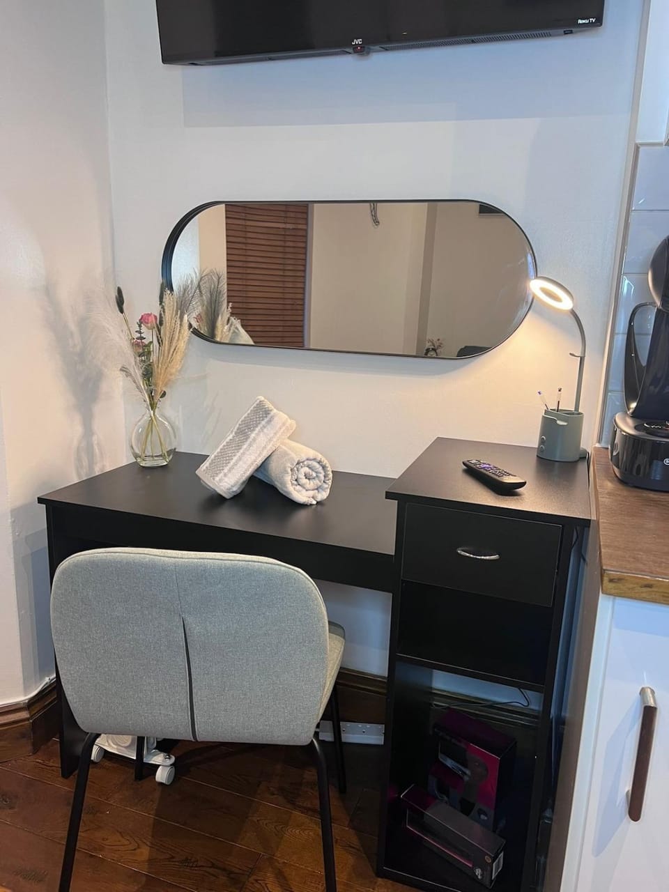 Romantic Studio Near Middlesex University Apartment in London
