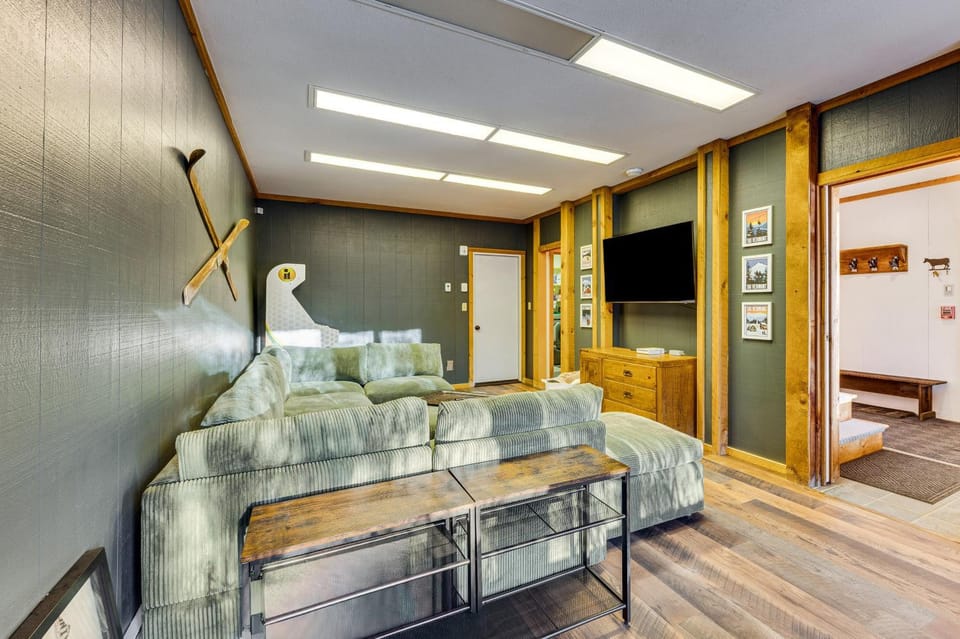 Resort-Style Community! Quechee Chalet w/ Deck House in Quechee