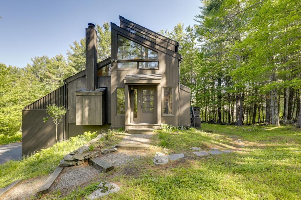 Resort-Style Community! Quechee Chalet w/ Deck House in Quechee