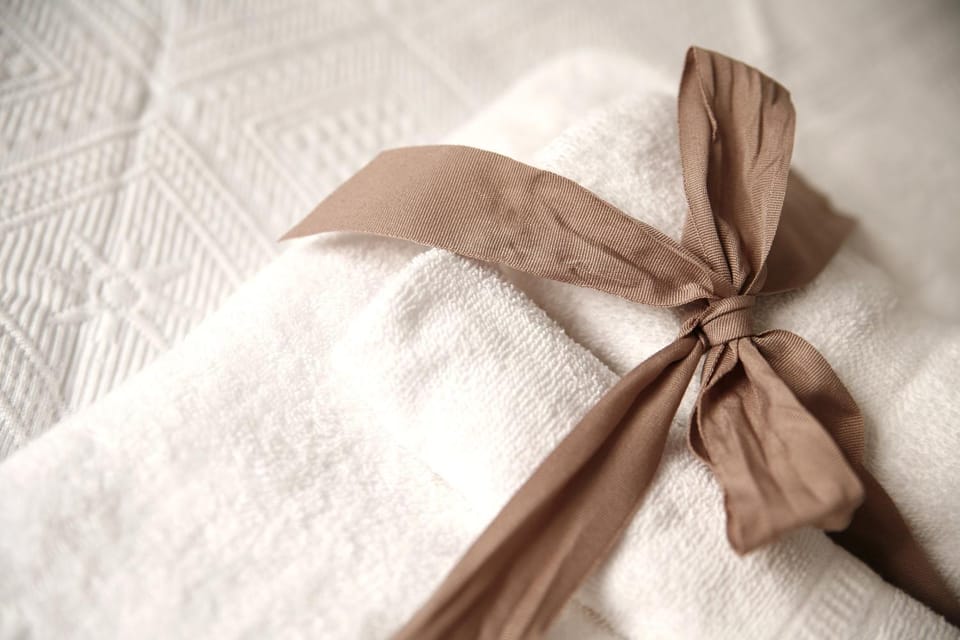 Bed, Decorative detail, towels