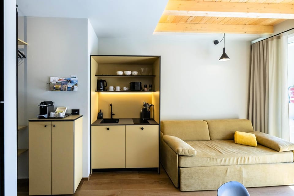 Kitchen or kitchenette, Living room