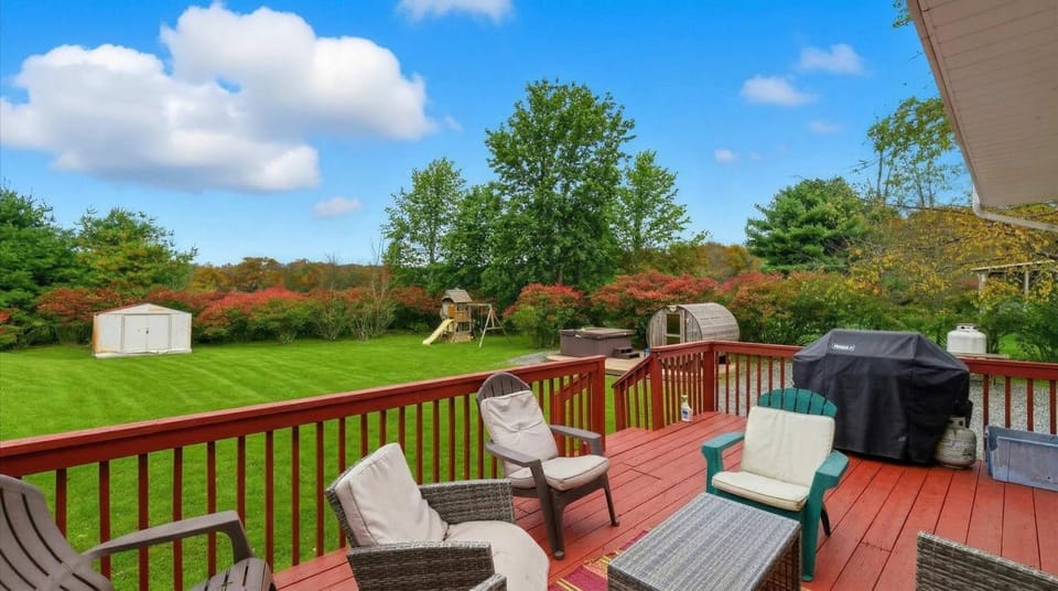 Sleeps 18 Hot Tub Sauna Game Room Fire Pit House in Tunkhannock Township