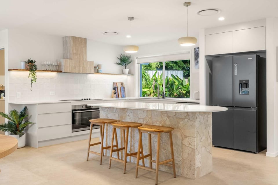 Kitchen or kitchenette, Dining area, dishwasher, oven, stove