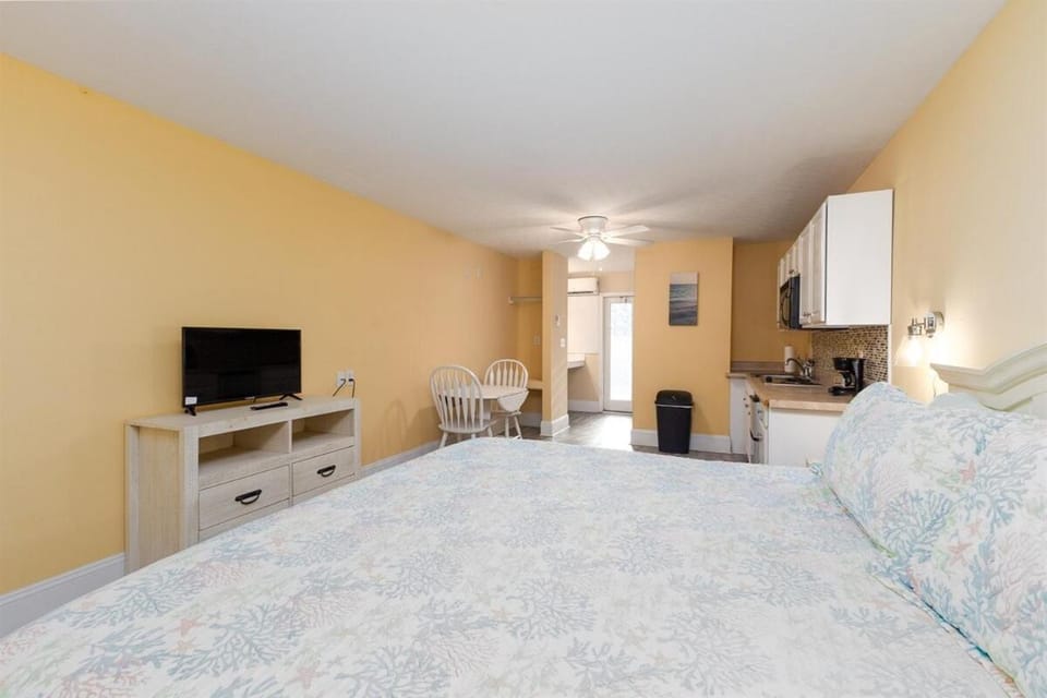 Surf City Beach Stay- Dolphins Drift Motel Unit Apartment in Surf City