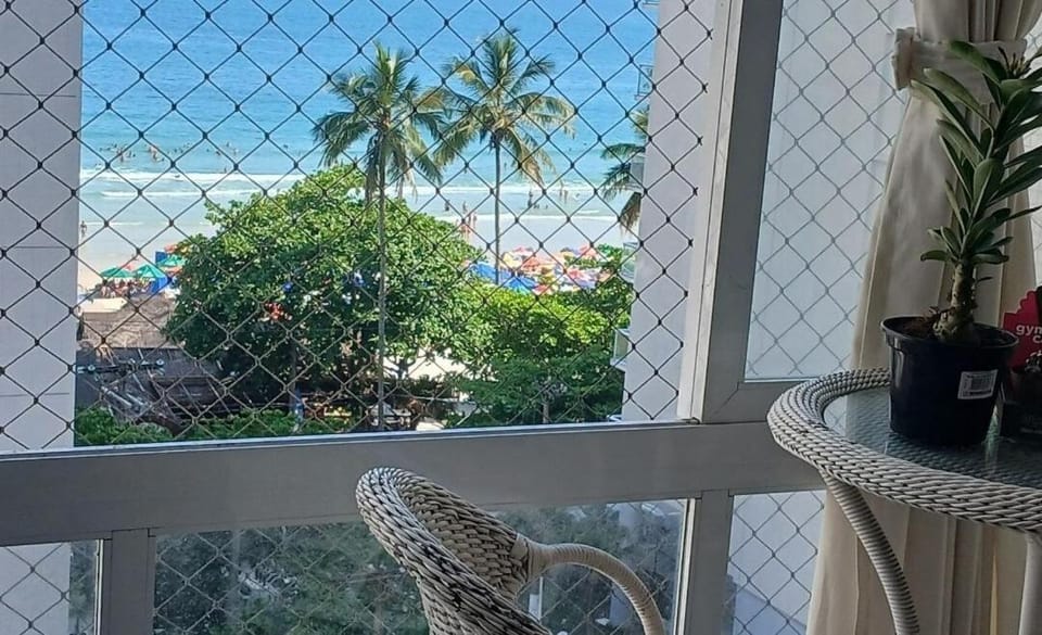 Pitangueiras Guarujá vista para o mar pé na areia Apartment in State of São Paulo