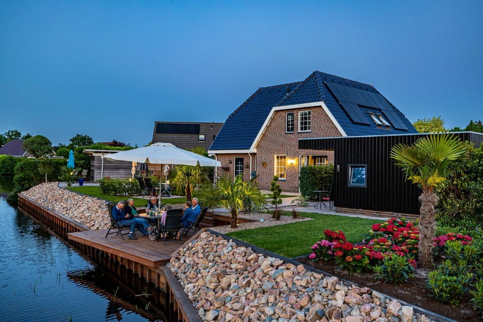 Property building, Natural landscape, Garden, Garden view, Lake view