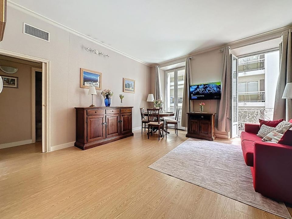 Communal lounge/ TV room, TV and multimedia, Kitchen or kitchenette, Living room, Seating area, Dining area, Evening entertainment