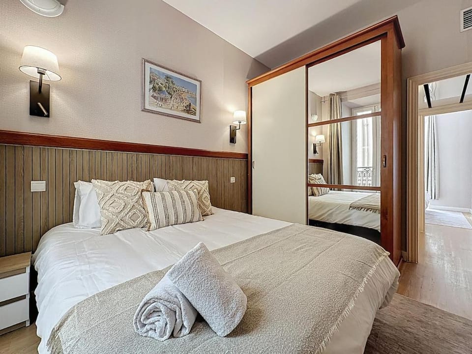 Bed, Photo of the whole room, Bedroom, towels, wardrobe