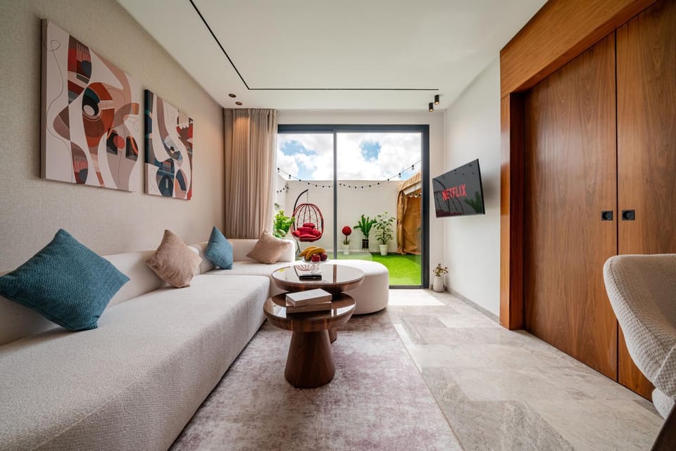 TV and multimedia, Seating area, City view, Family