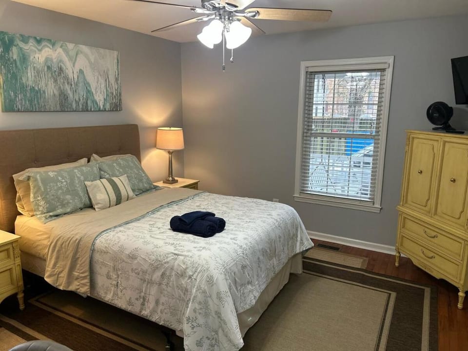 Under the Oaks, A Downtown Hidden Gem House in Wilmington