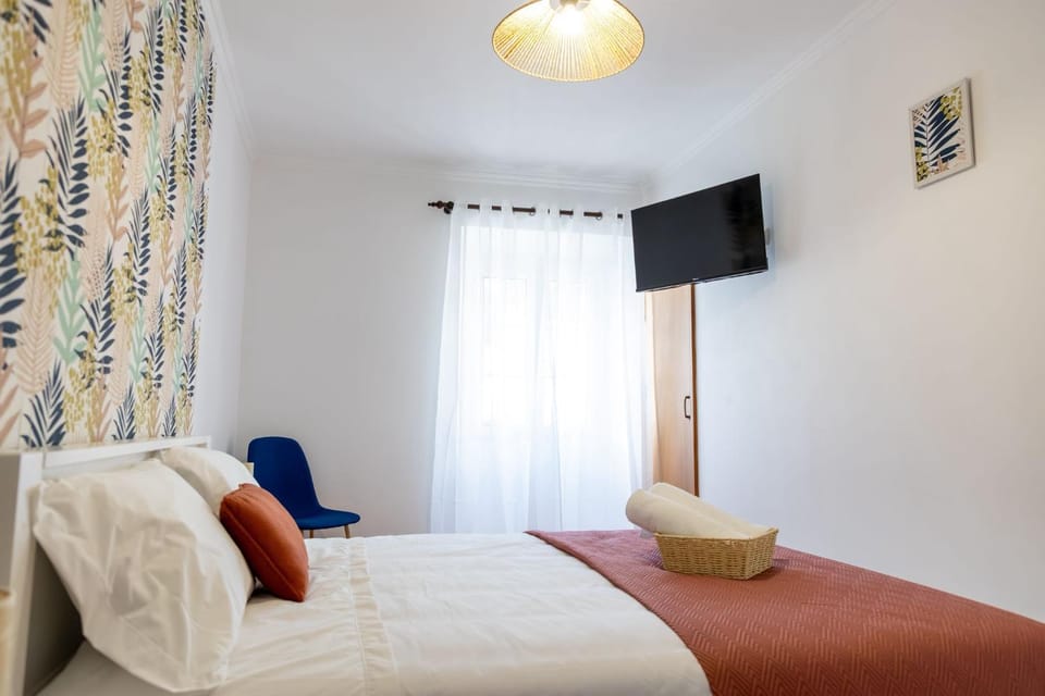 Bed, TV and multimedia, Photo of the whole room