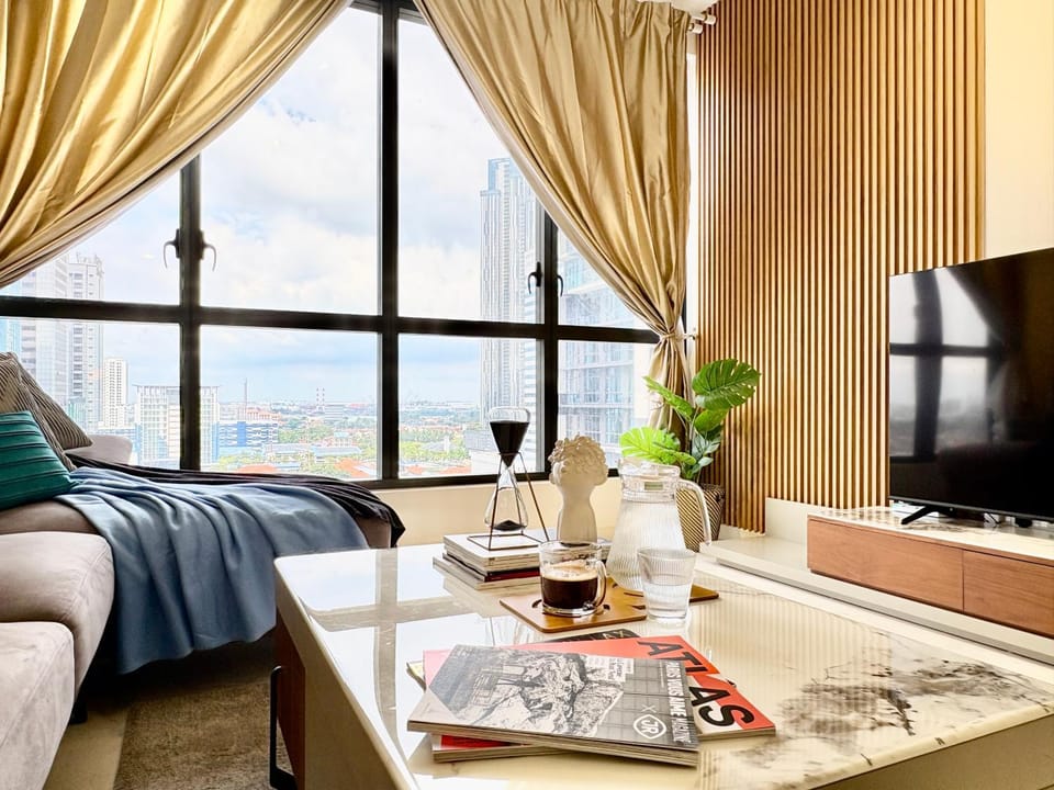 TV and multimedia, Coffee/tea facilities, Living room, Photo of the whole room, Seating area, air conditioner
