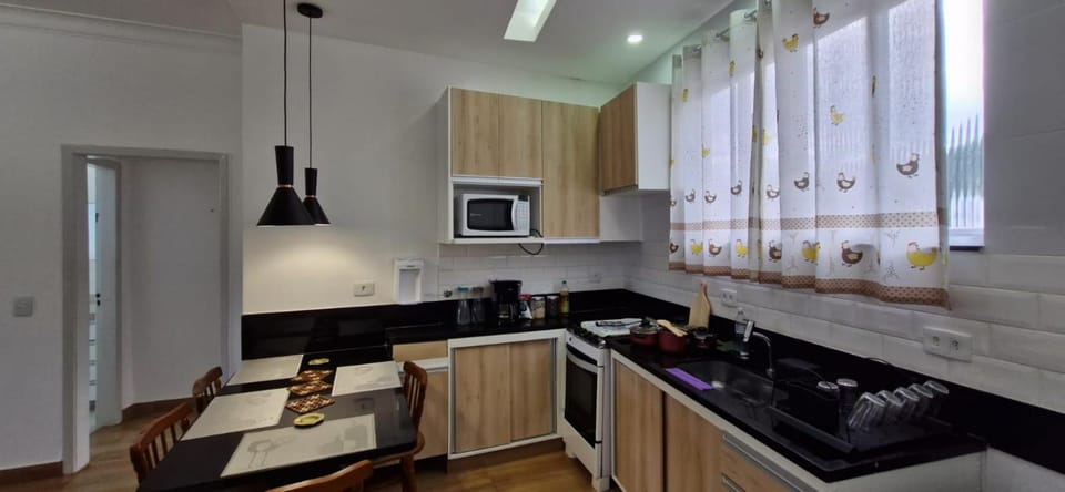 Kitchen or kitchenette, minibar, oven, stove, toaster