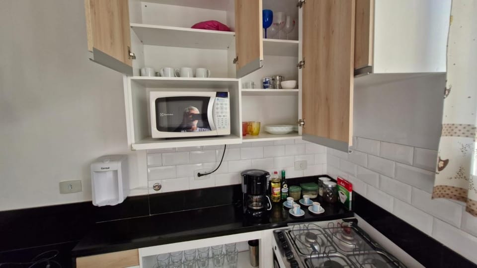 Coffee/tea facilities, Kitchen or kitchenette, oven, stove, toaster