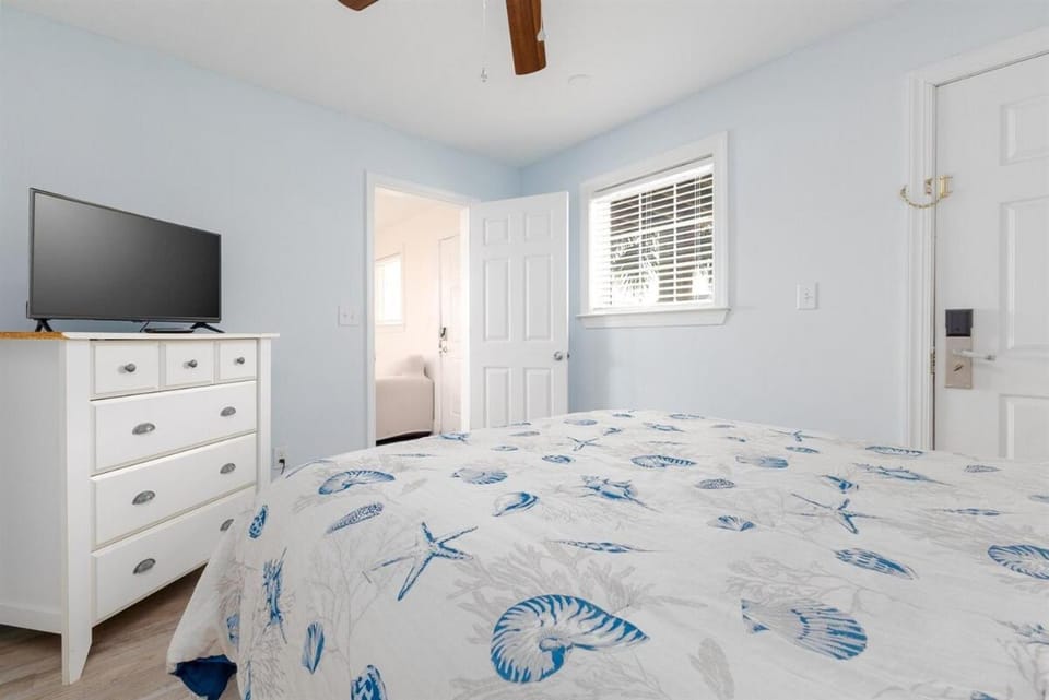 Surf City Beach, Surf & Sun Suite With Pool Apartment in Surf City