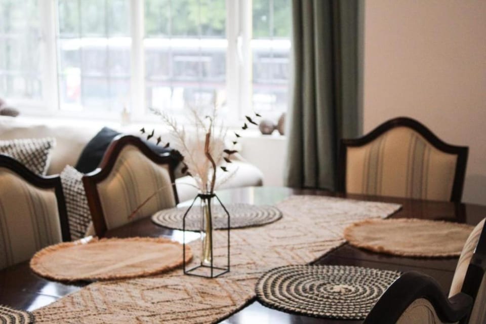 Solihull Spacious Double Room Shops Free Parking! Vacation rental in Solihull