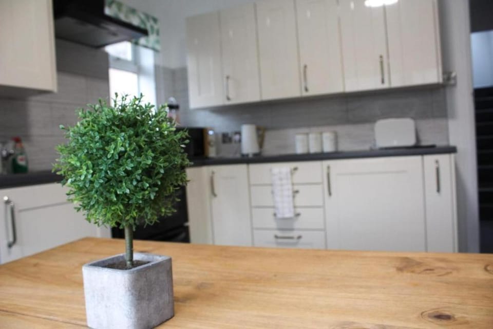 Solihull Spacious Double Room Shops Free Parking! Vacation rental in Solihull