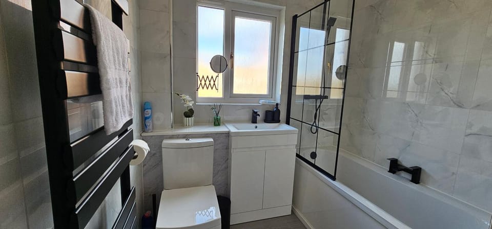 Cozy 2BR Flat,Travellers,Contractors Welcome,Free Parking Apartment in Croydon
