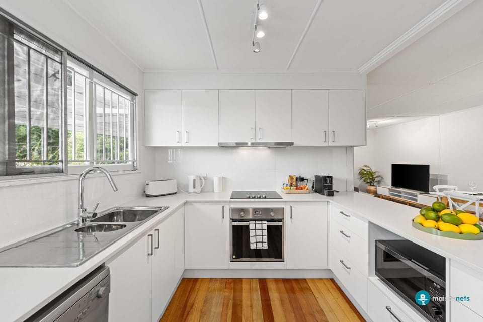 Kitchen or kitchenette, Food, dishwasher, oven, stove, toaster