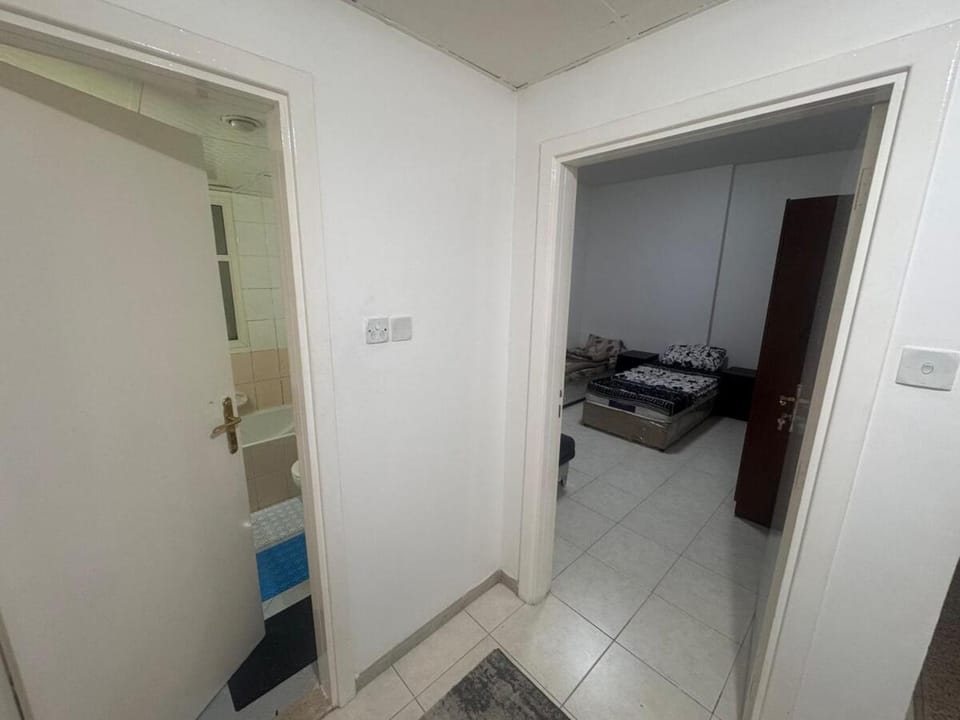 Double Room shared bathroom Apartment in Al Sharjah