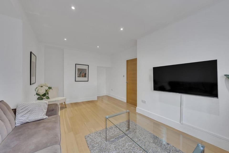 Luxurious One Bedroom and Two Bathrooms Apartment in City of Westminster