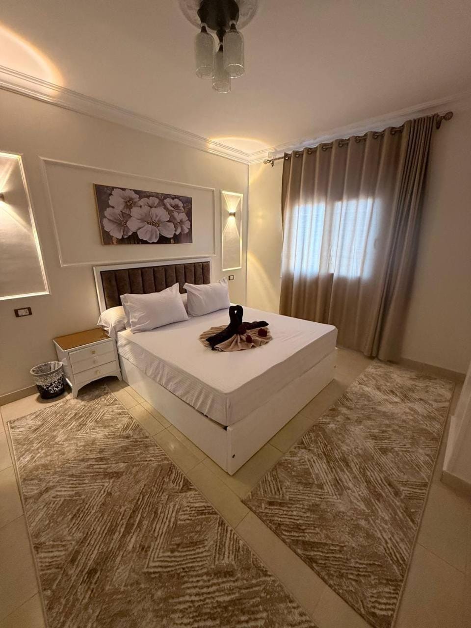 Bed, Decorative detail, Bedroom, towels