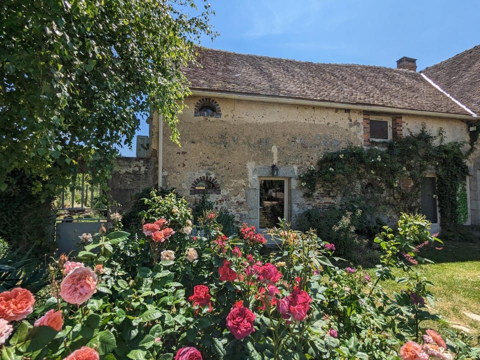 Charmant gîte jardin fleuri - 7 pers. - FR-1-590-594 House in Centre-Val de Loire