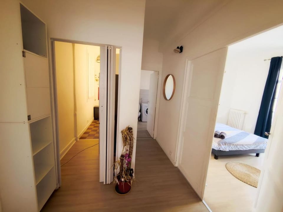 Bright and Comfortable Apartment for 6 Near Paris Apartment in Montrouge