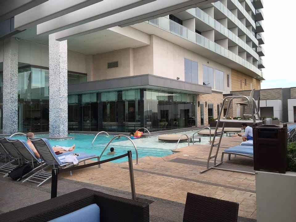 Palms Place No Resort fees with Balcony Hotel in Paradise