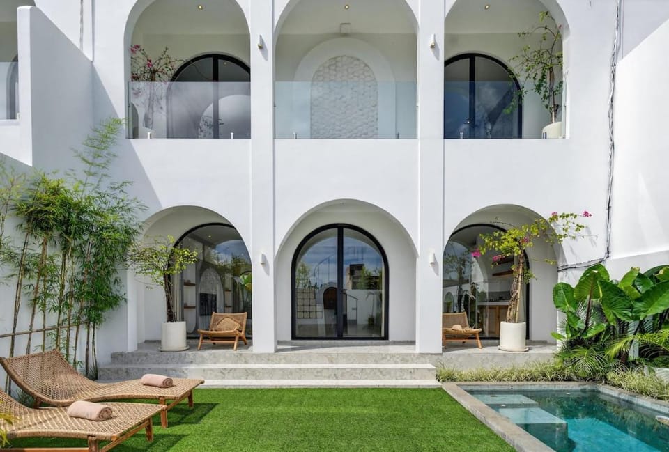 Unu V7 2BR With Rooftop Sauna & Ice-bath in Canggu Villa in North Kuta