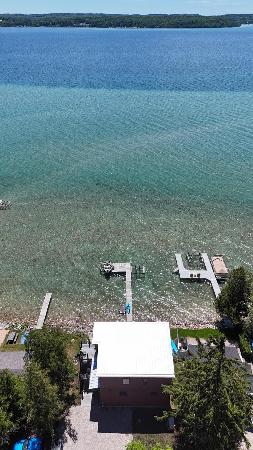 NEW! Eagles Landing - Lakefront & Gorgeous! House in Crystal Lake