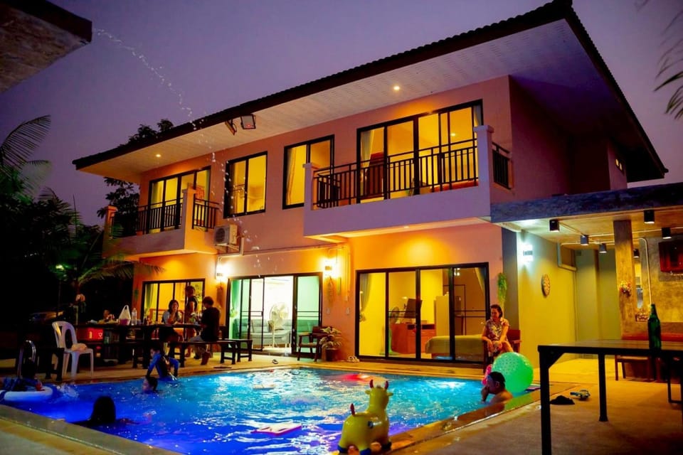 Property building, Night, Pool view, Swimming pool, group of guests