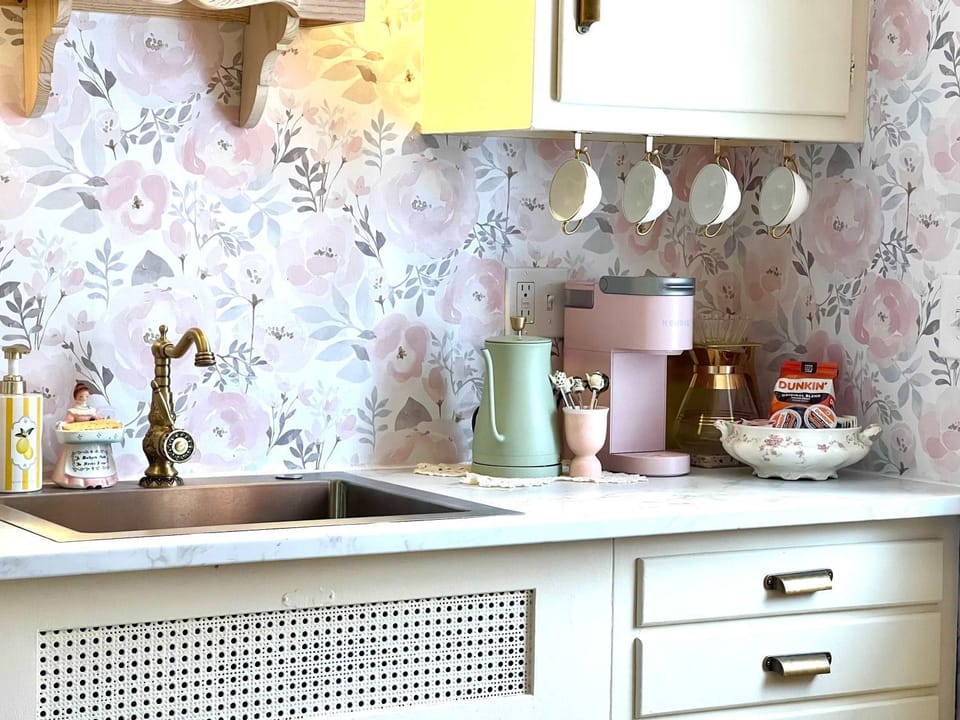 Peaches and Cream Coffee and Confetti Villa House in Oakwood
