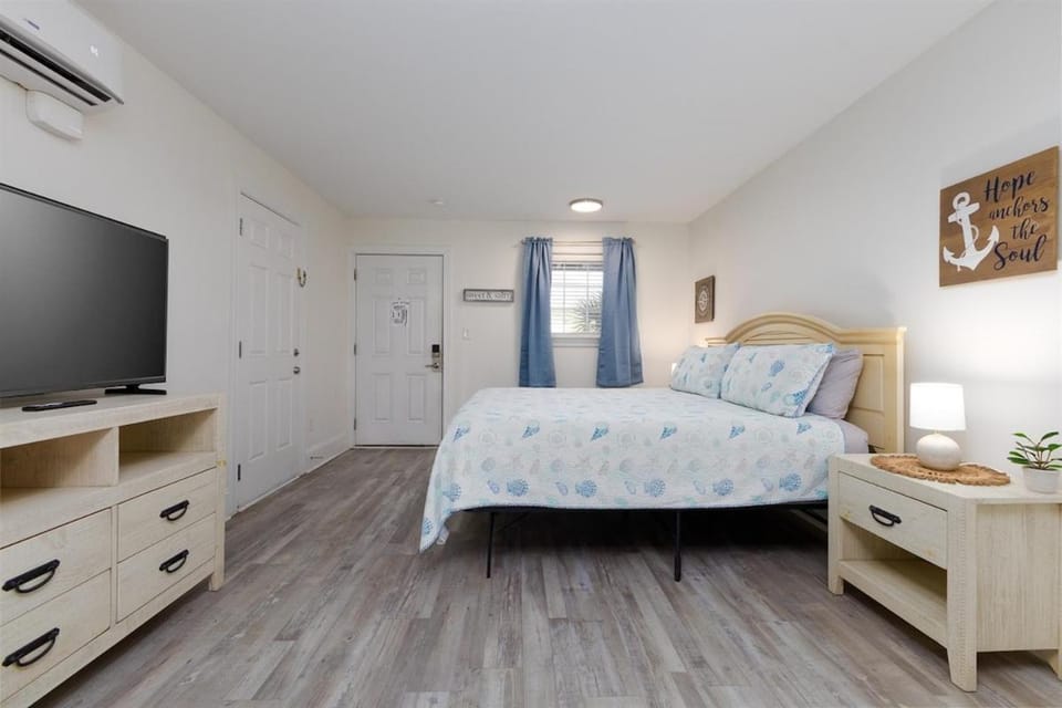 Surf City Ocean Mist Manor Motel Unit with Pool Apartment in Surf City