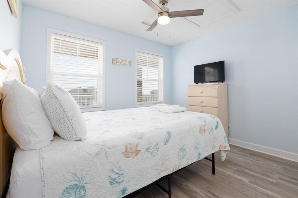 Surf City Sunrise Vista Suite -Pool-Elevator-Beach Apartment in Surf City