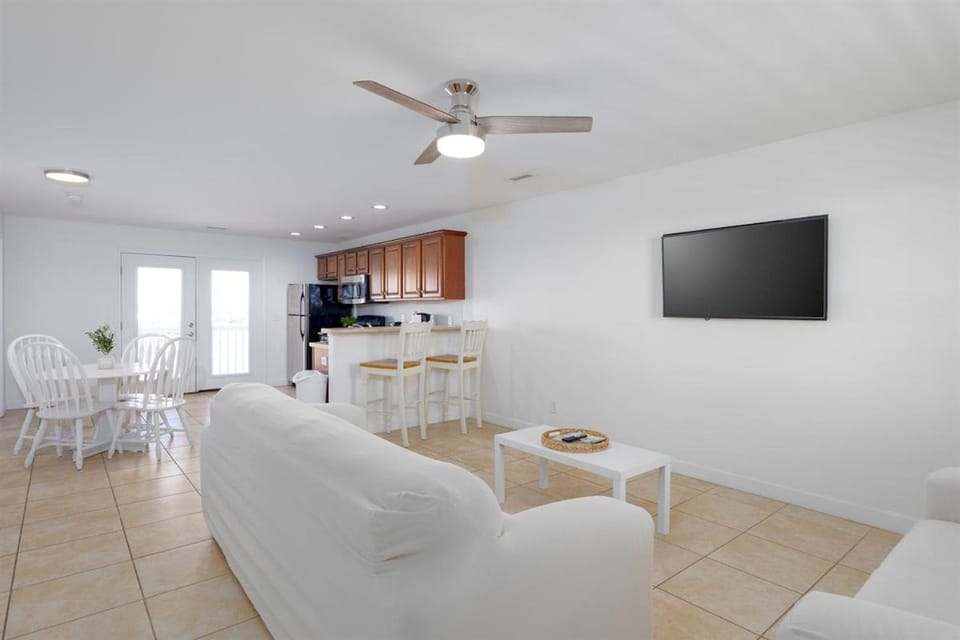 Surf City Sunrise Vista Suite -Pool-Elevator-Beach Apartment in Surf City