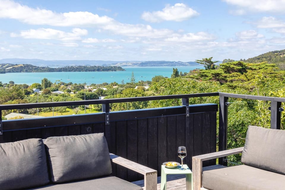 Tiri Bay Views - Our Island House in Auckland Region
