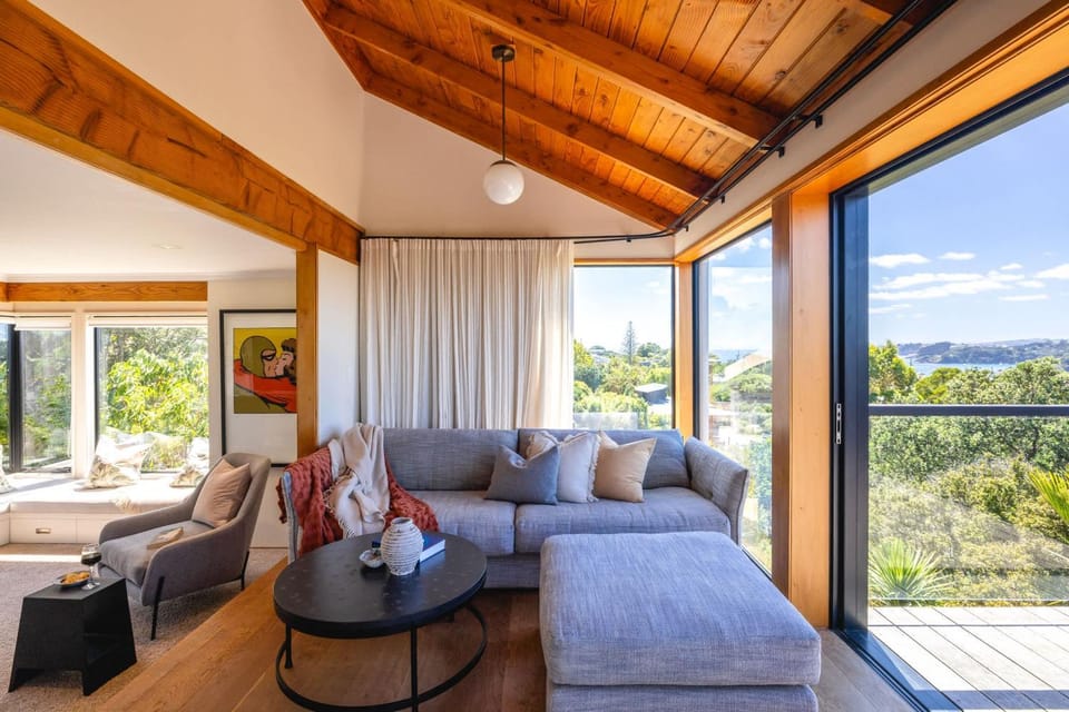 Tiri Bay Views - Our Island House in Auckland Region