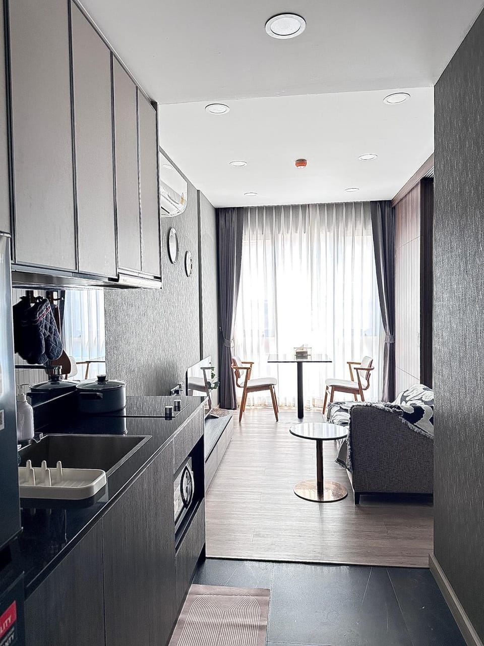 Kitchen or kitchenette, Living room