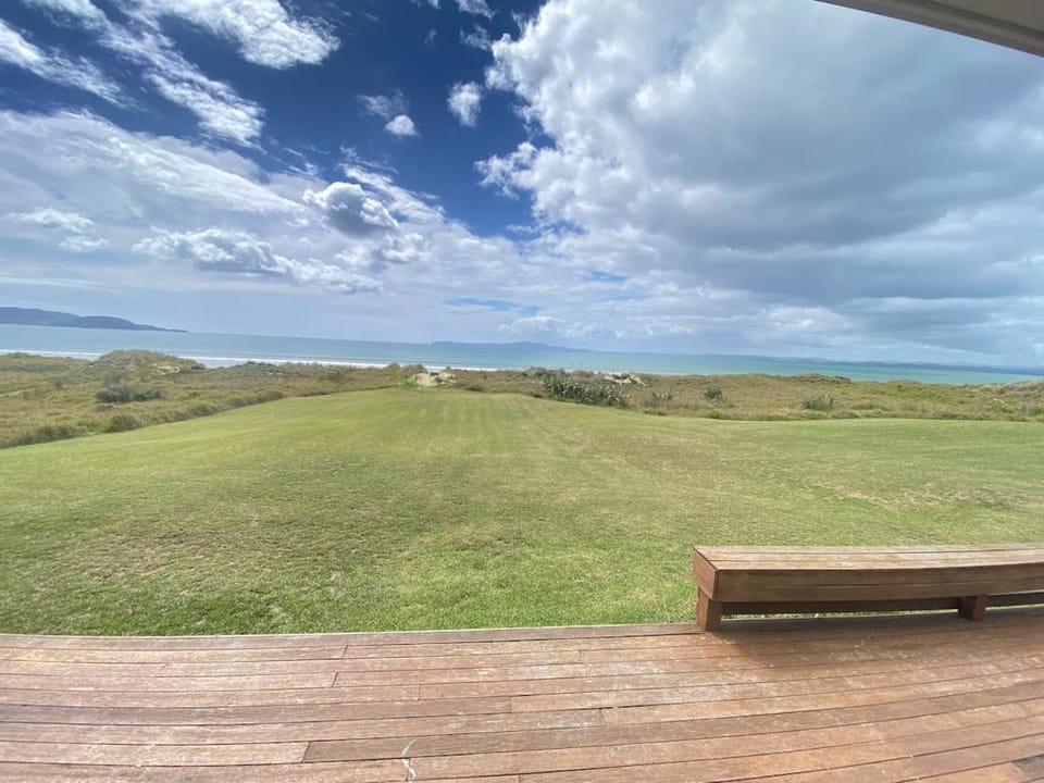Beachcomber's Rest - Beachfront Tokerau House in Northland