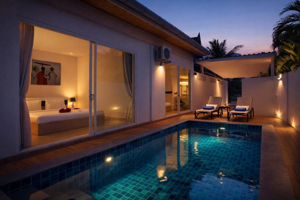 Property building, Bed, Night, Bedroom, Pool view, Swimming pool, sunbed