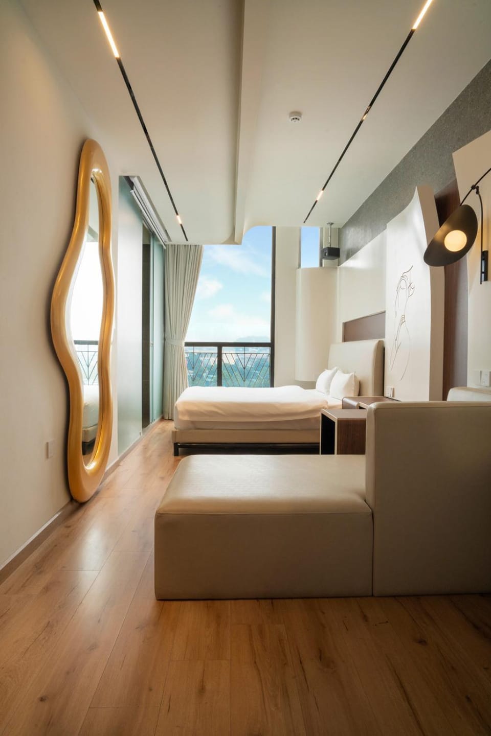 Bed, Living room, Photo of the whole room, Seating area, Bedroom