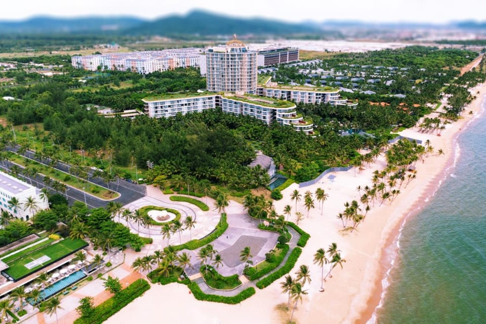 Nearby landmark, Natural landscape