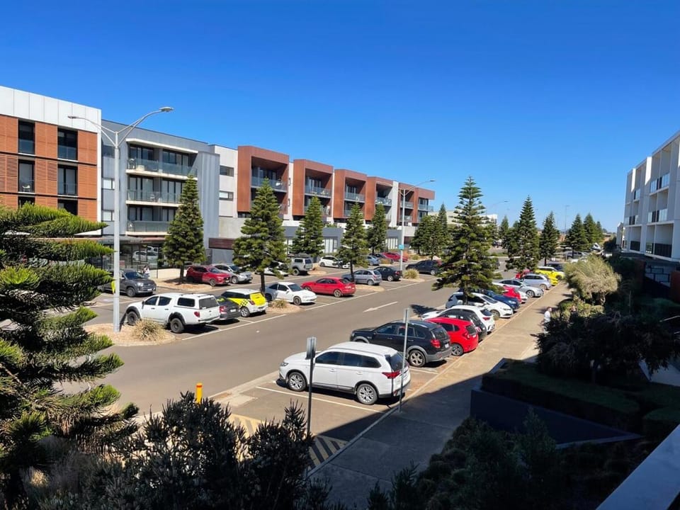 Neighbourhood, Street view, Location, Parking