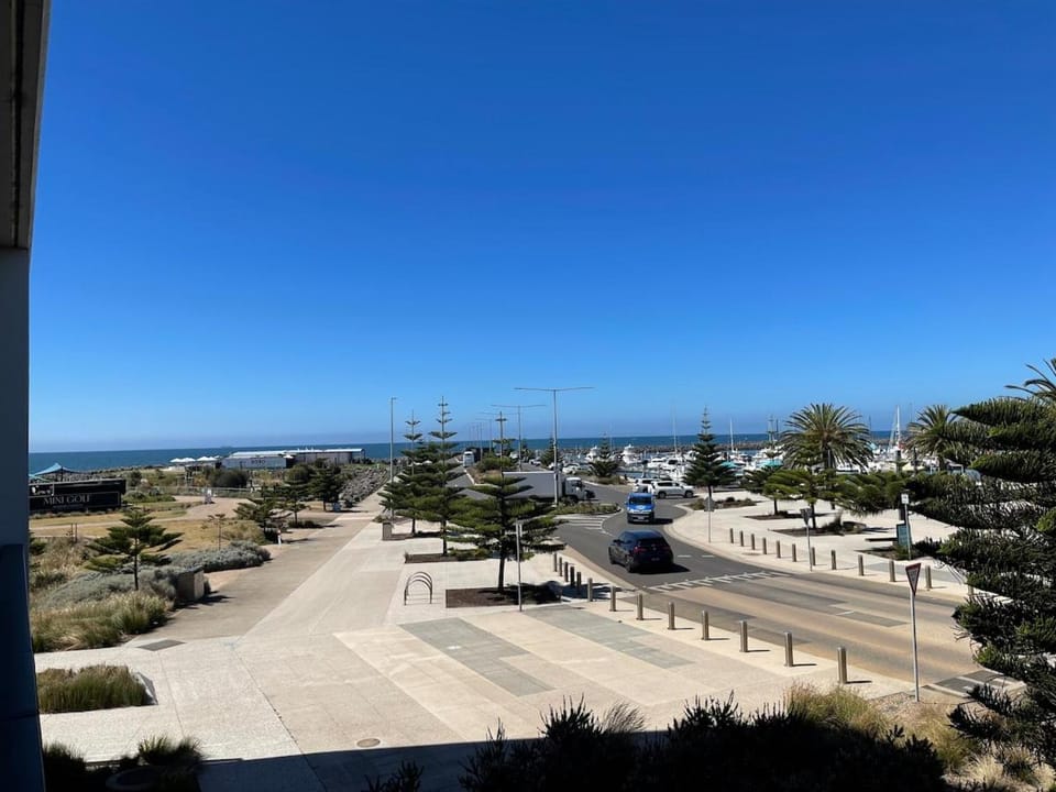 Neighbourhood, Street view