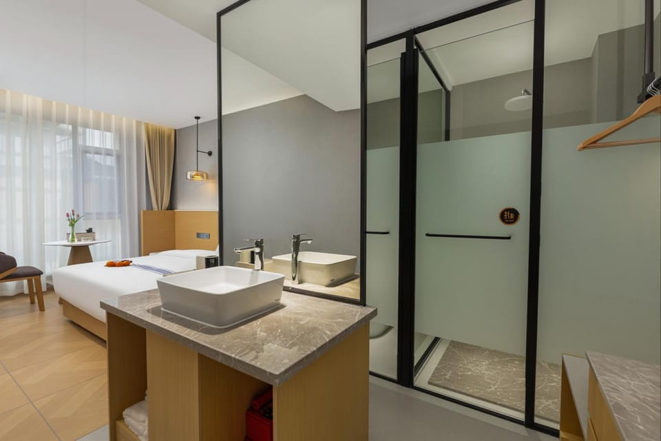 Hot Tub, Bathroom